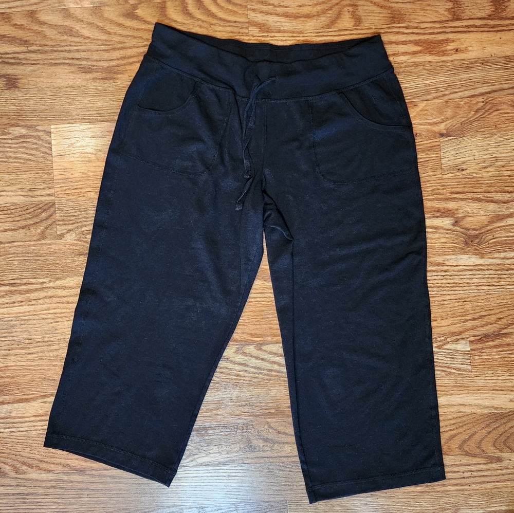 Danskin Now Loose Fit Capri Leggings Size M (8-10)
